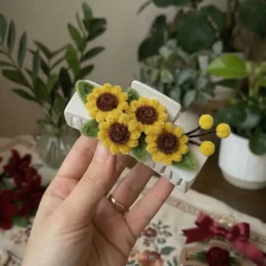 big-yellow-sunflower-clutcher